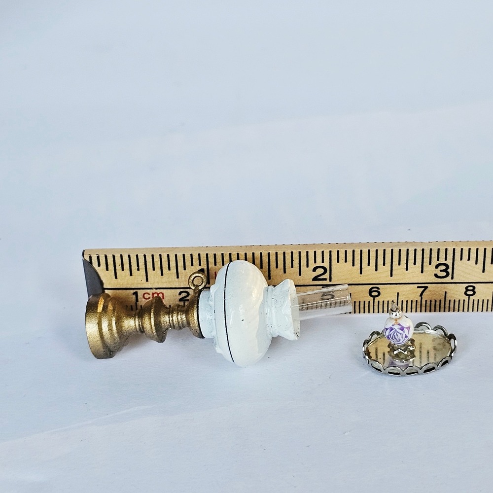 Vtg Victorian Mini Dollhouse Brass Oil Lamp Perfume Bottle Mirrored Tray Set - Picture 4 of 8